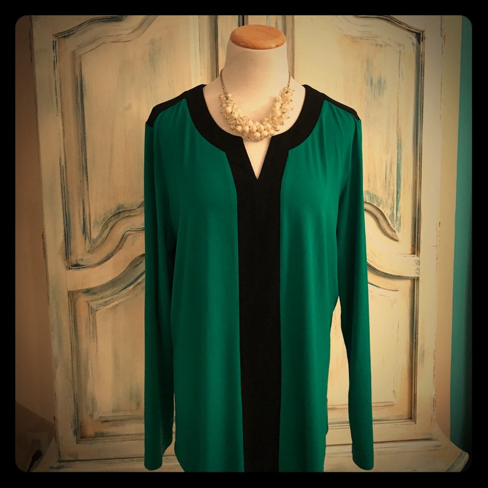 Susan Graver Green and Black Blouse